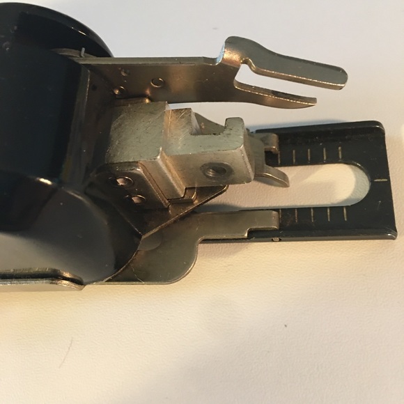 Vintage Singer Buttonholer No. 160506 - Picture 12 of 16